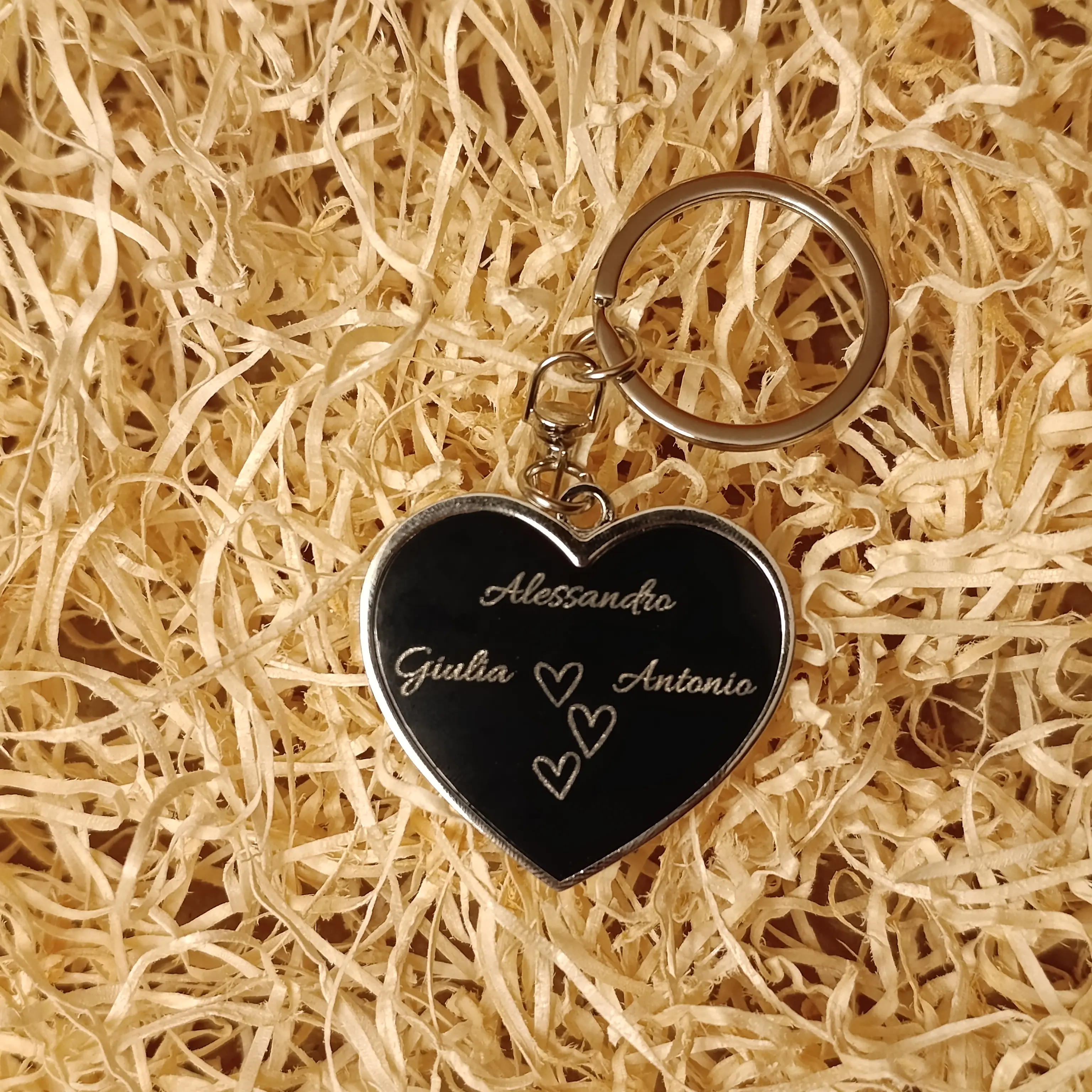 Acquista Portachiavi a forma di cuore in metallo - prodotti artigianali in legno e candele