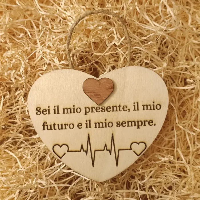 Acquista Targhetta cuore per innamorati - prodotti artigianali in legno e candele