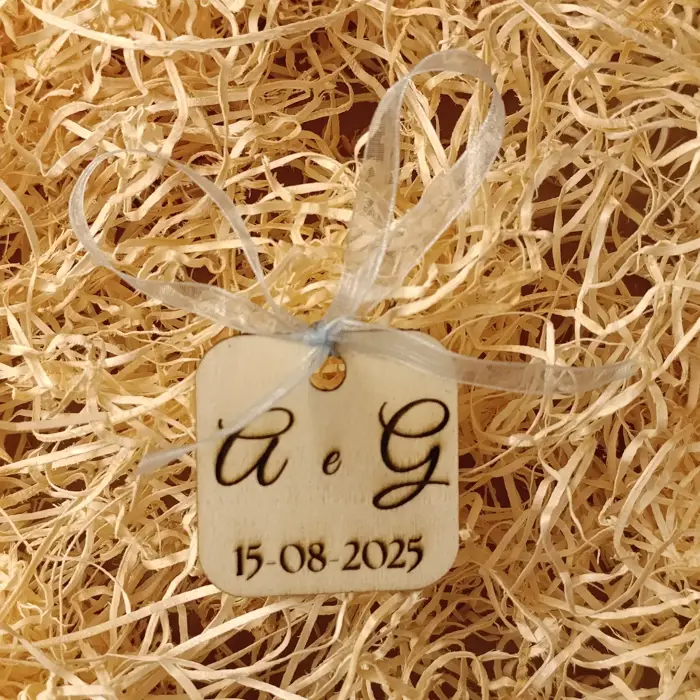 Acquista Quadrato per bomboniere - prodotti artigianali in legno e candele