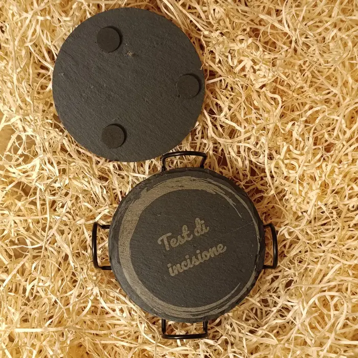 Acquista Set di 4 sottobicchieri in antracite personalizzabili + porta-sottobicchieri - prodotti artigianali in legno e candele