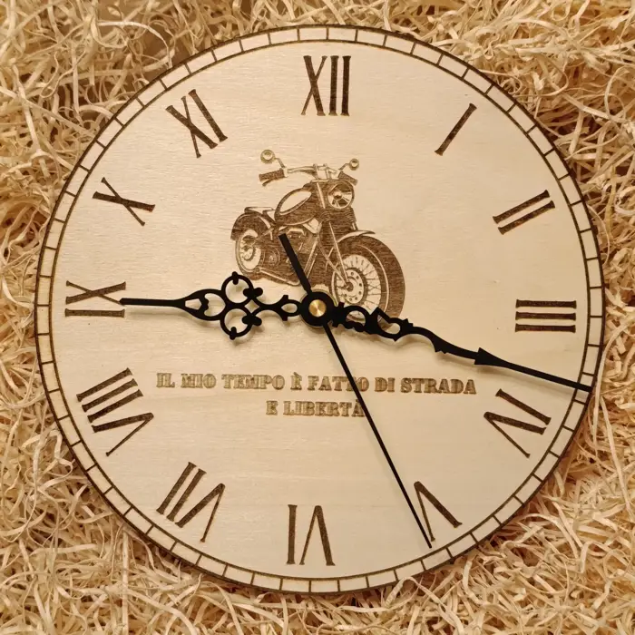 Acquista Orologio motociclista - prodotti artigianali in legno e candele