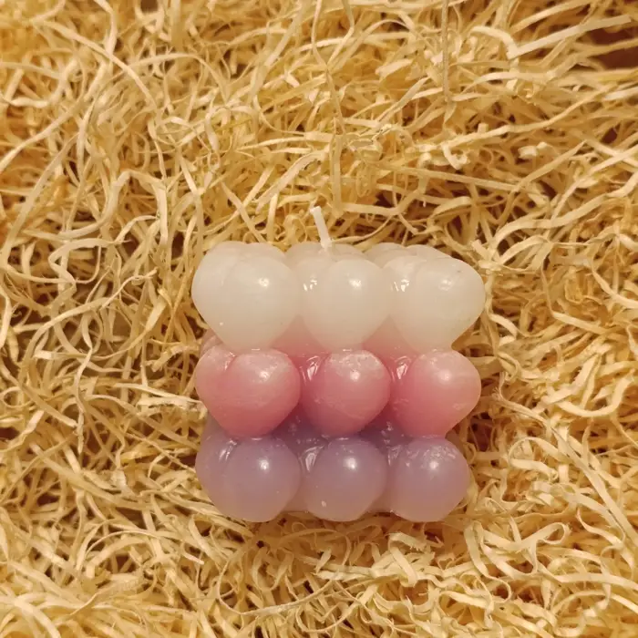 Acquista Candela a forma di cubo composto da cuori multicolore - prodotti artigianali in legno e candele